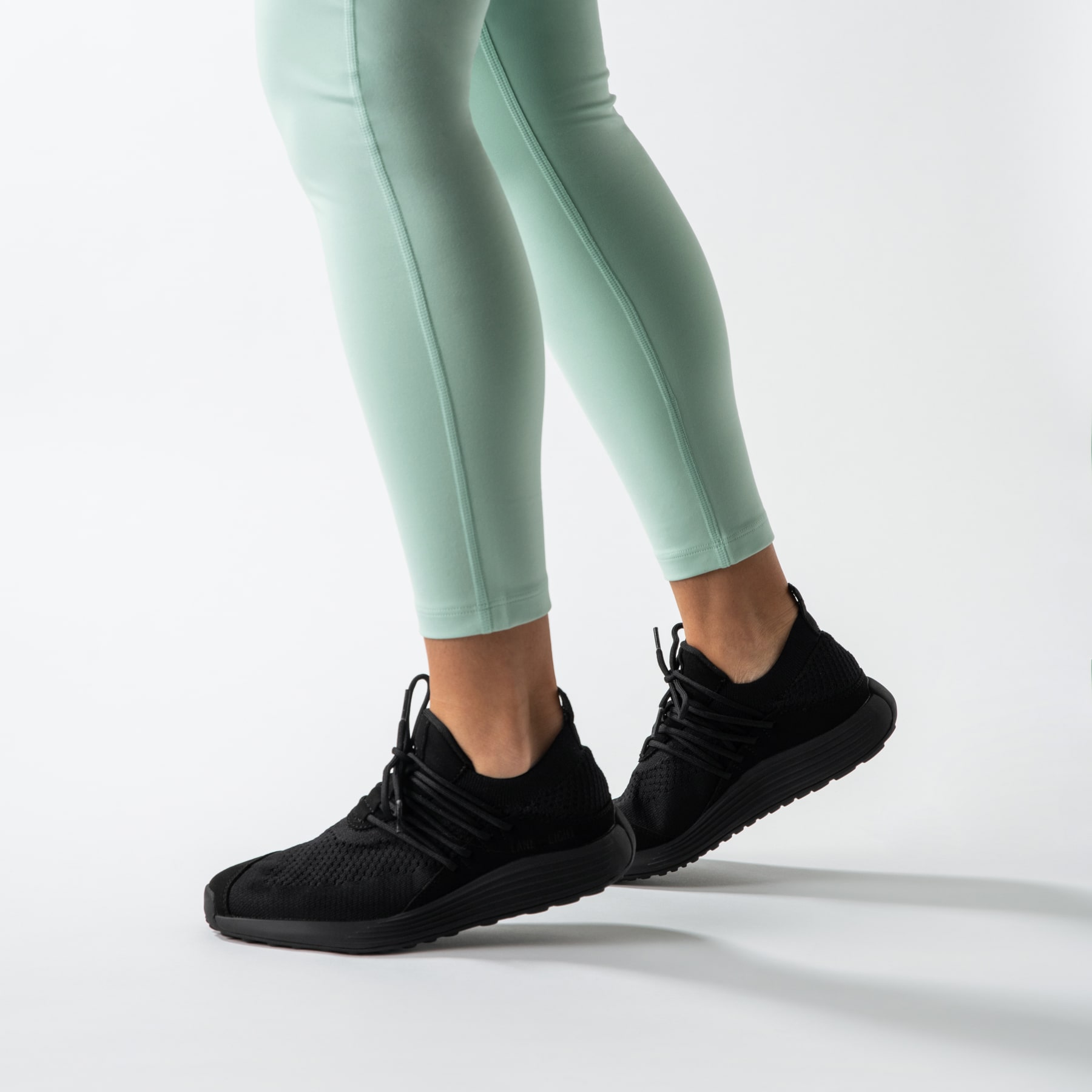 LANEEIGHT-TRAINER-AD-1-CarbonBlack-WomensOnFoot-min.jpg