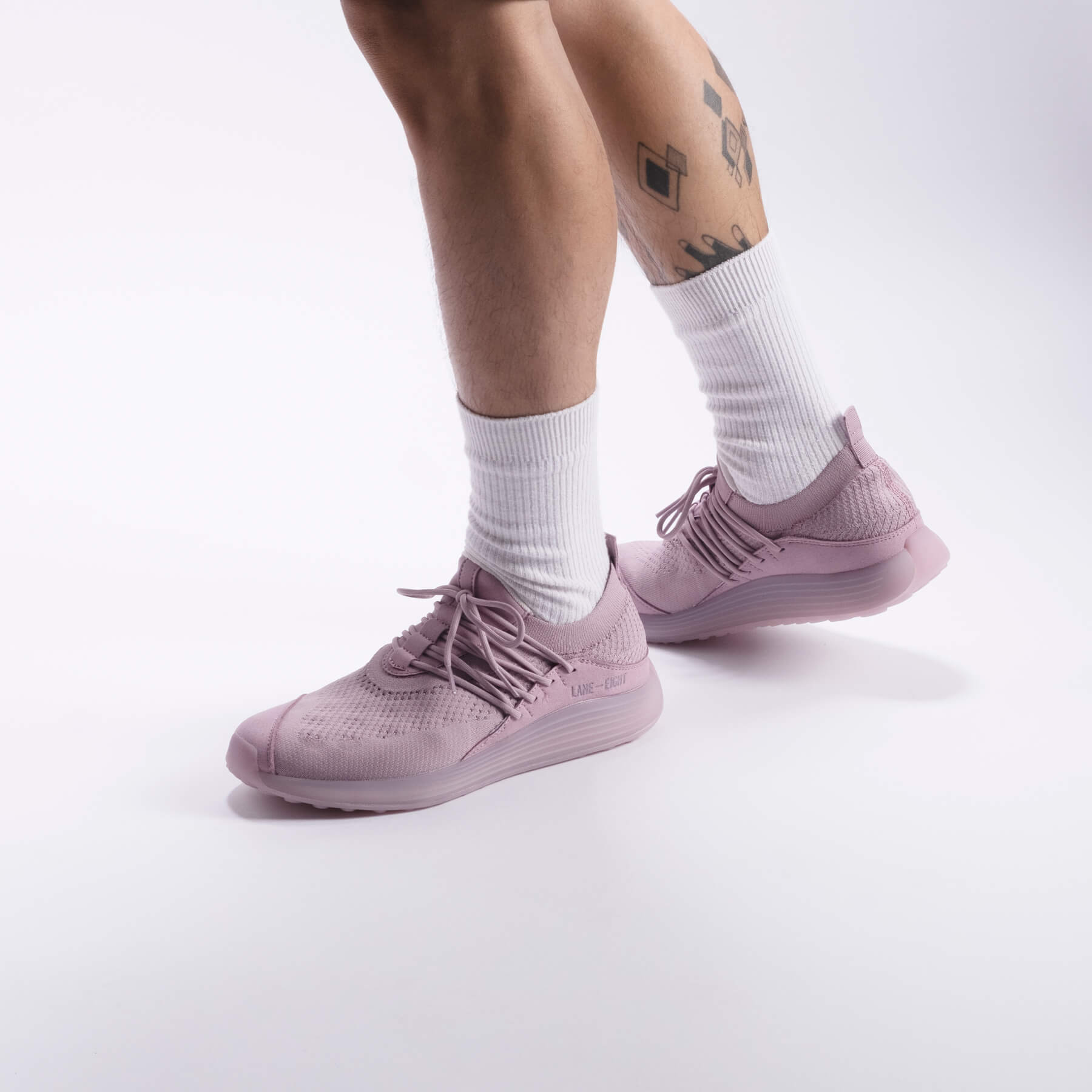 LANEEIGHT-TRAINER-AD-1-LilacDream-MensOnFoot-min.jpg